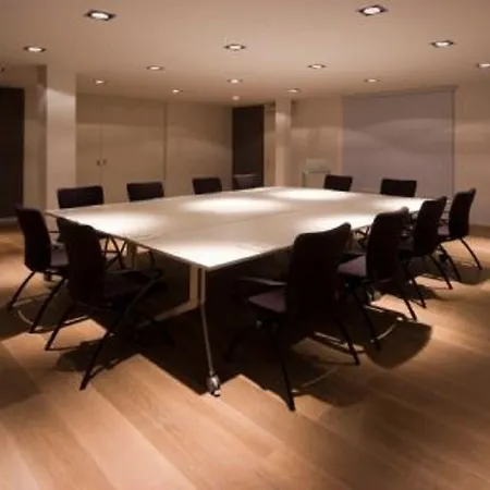 Pearl Design - Frankfurt 酒店 4*