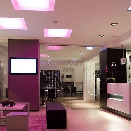Pearl Design Frankfurt 4*